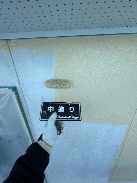 外壁中塗り作業