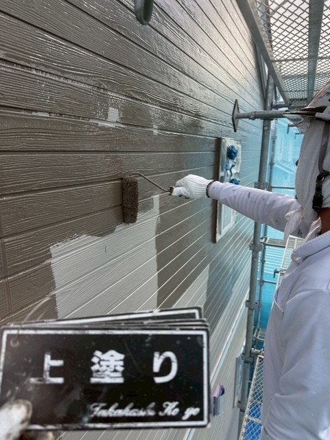 外壁上塗り作業