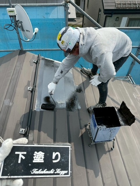 屋根下塗り作業