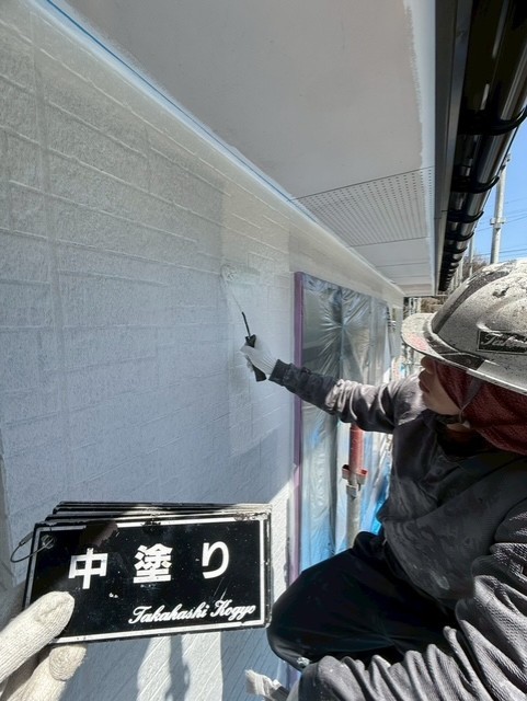 外壁中塗り作業