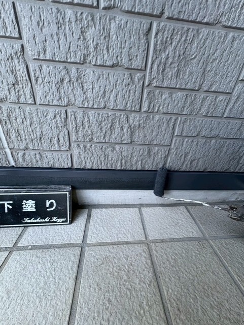 土台水切り下塗り作業