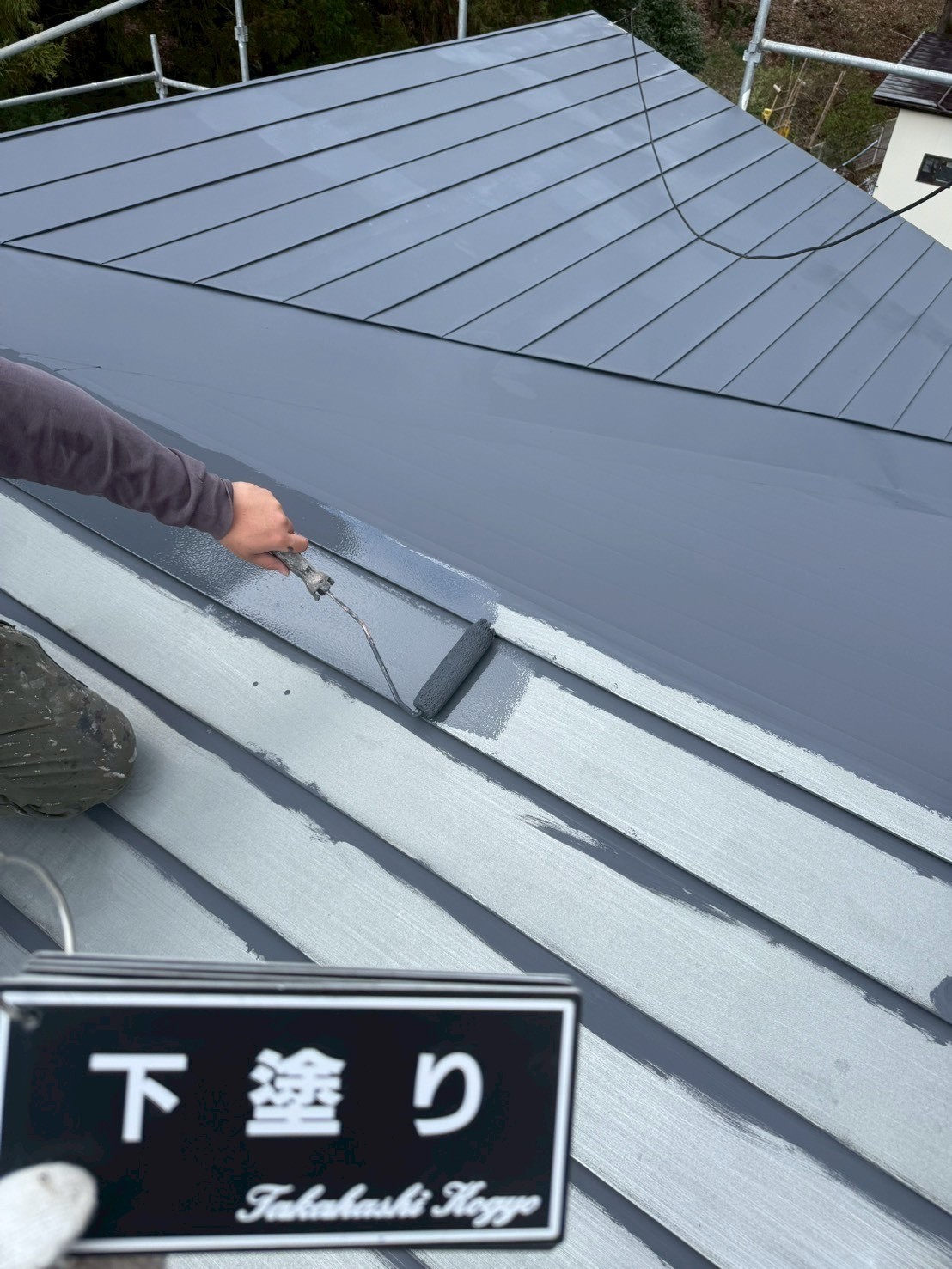 屋根下塗り作業