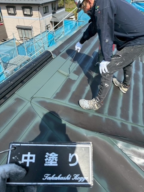 屋根中塗り作業