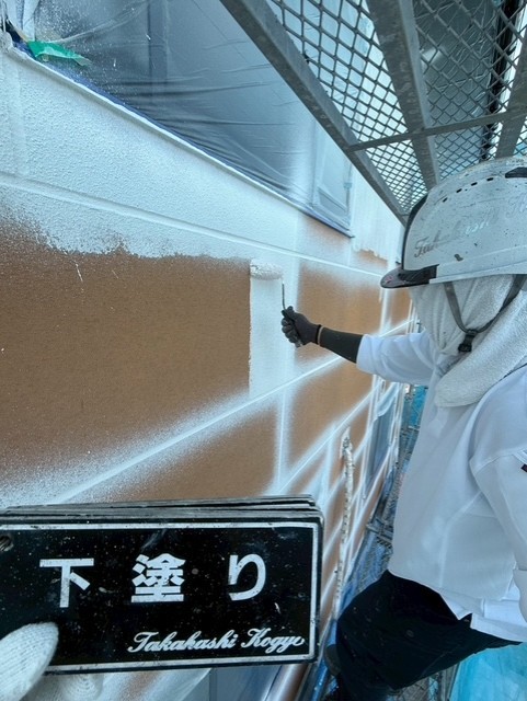 外壁下塗り作業