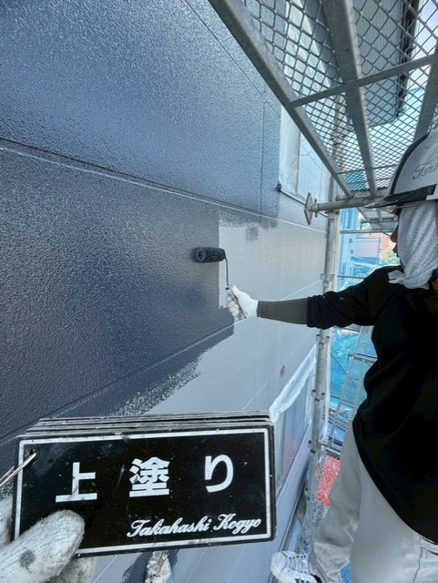 外壁上塗り作業