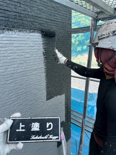 外壁上塗り作業