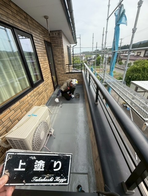 ベランダ床上塗り作業