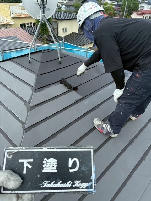 屋根下塗り作業