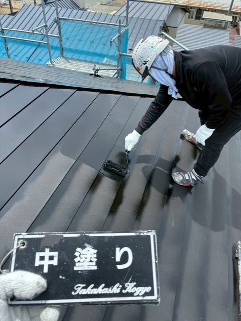 屋根中塗り作業