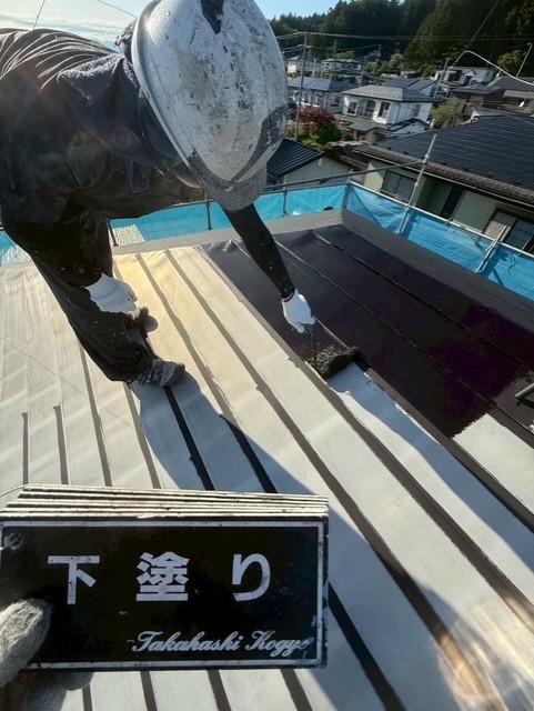 屋根下塗り作業