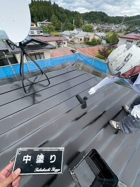 屋根中塗り作業
