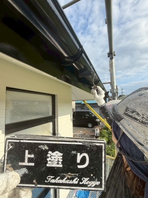 雨樋破風板上塗り作業