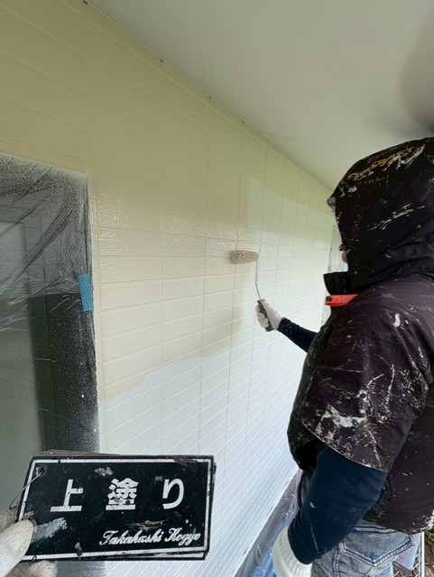 外壁上塗り作業
