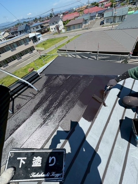 屋根下塗り作業