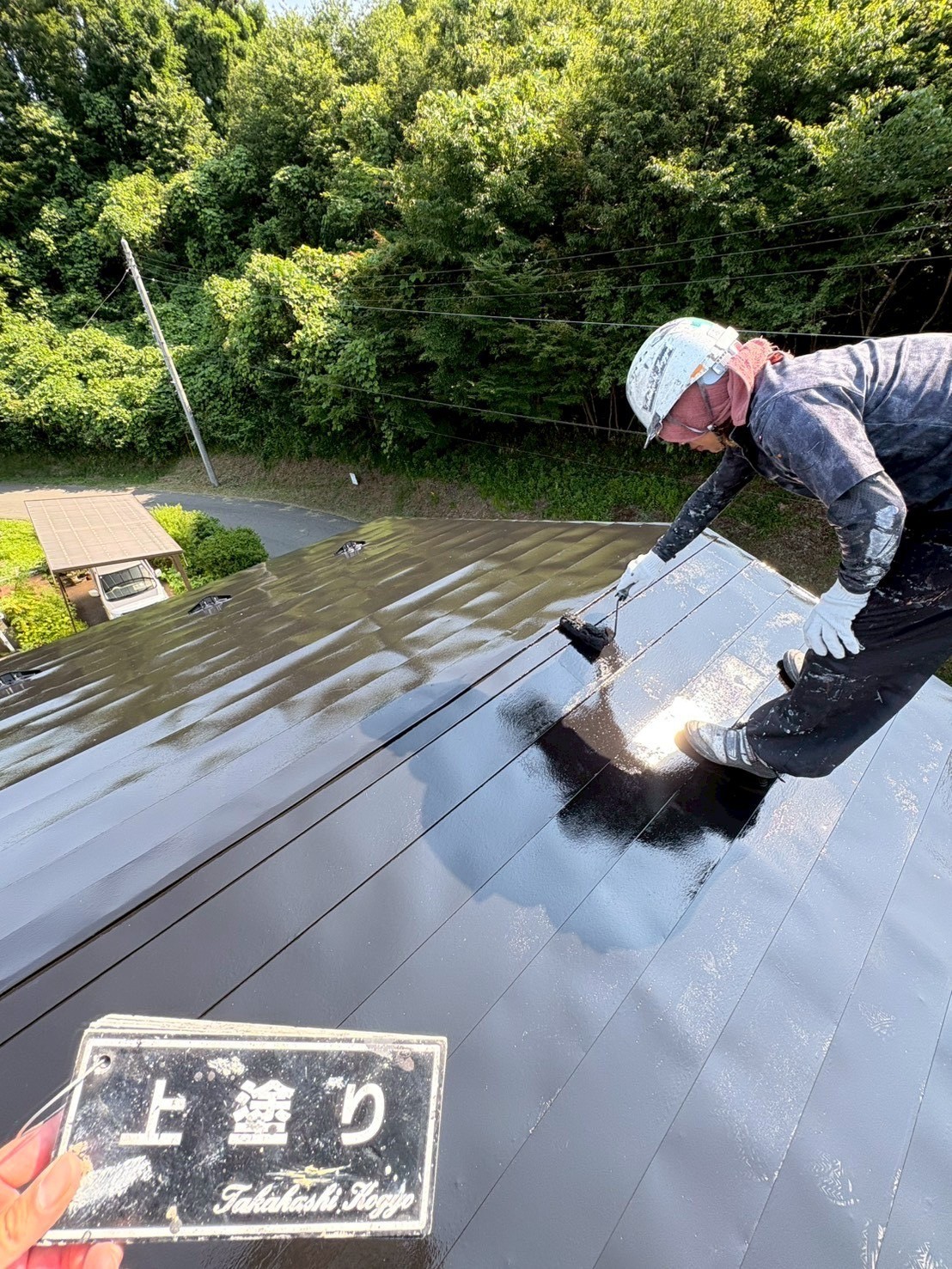 屋根上塗り作業