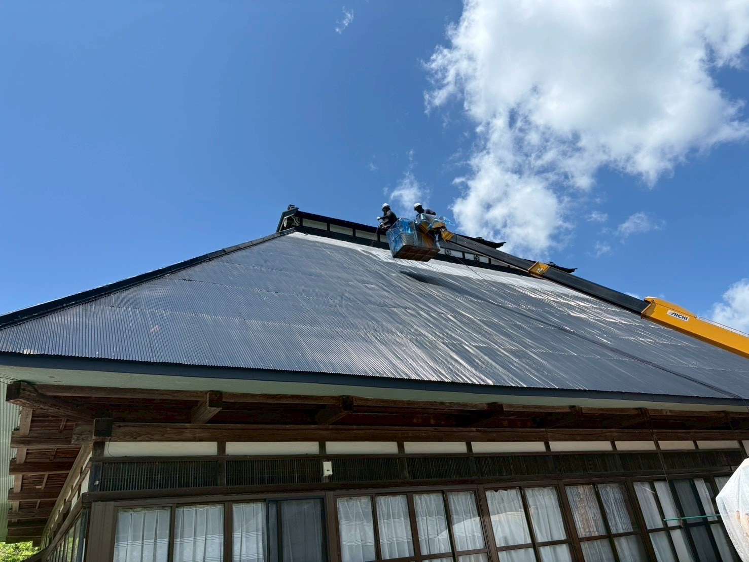 屋根下塗り作業