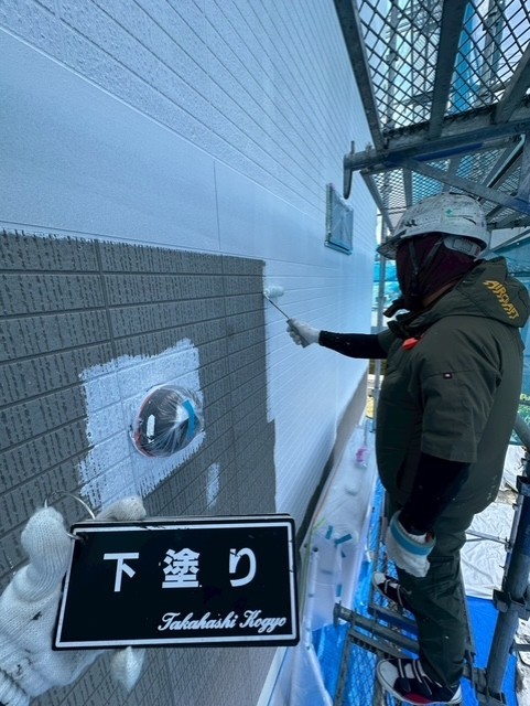 外壁下塗り作業