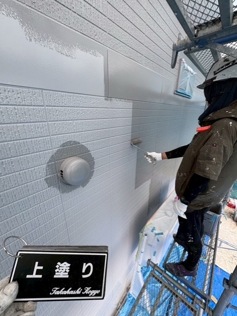 外壁上塗り作業