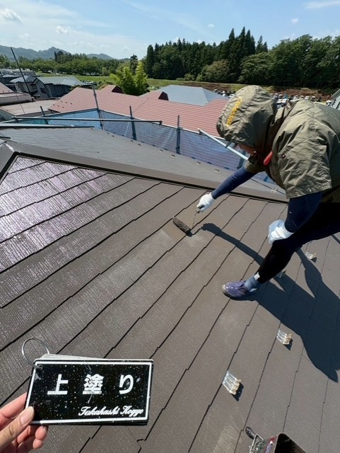 屋根上塗り作業