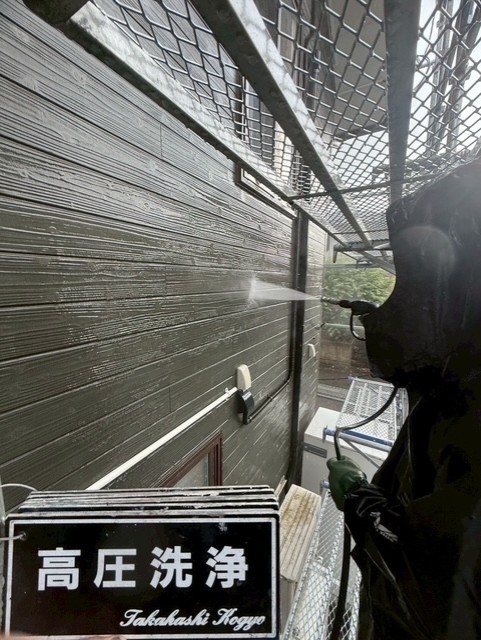 屋根下塗り作業