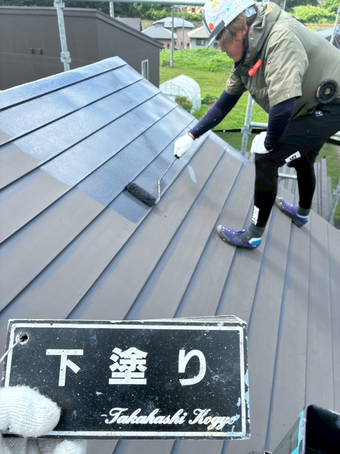 屋根下塗り作業