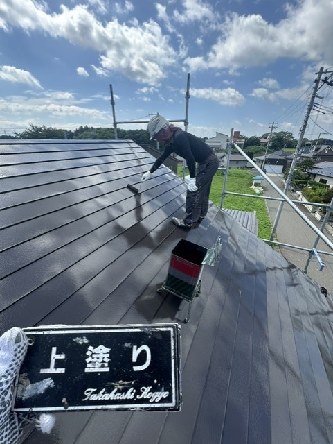 屋根上塗り作業