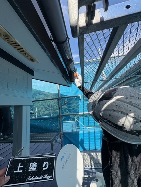 雨樋破風板上塗り作業