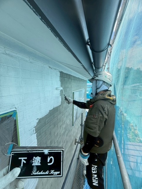 外壁下塗り作業