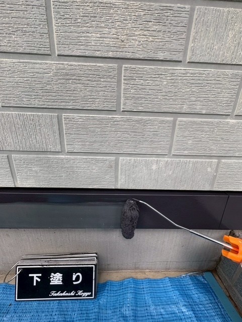 土台水切り下塗り作業
