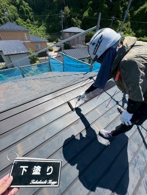 屋根下塗り作業