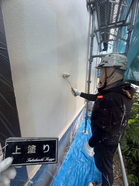 外壁上塗り作業