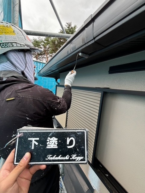 軒樋下塗り作業