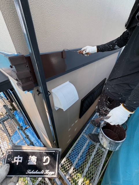 付帯部中塗り作業
