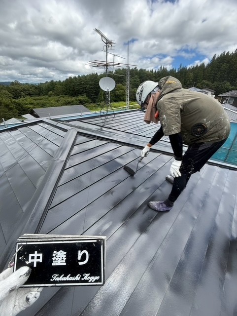 屋根中塗り作業