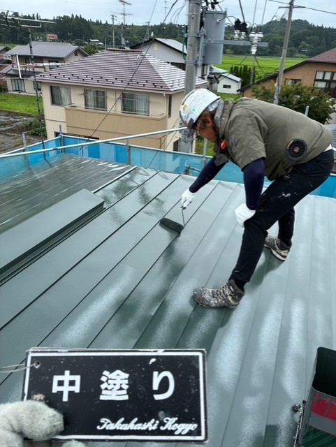 屋根中塗り作業