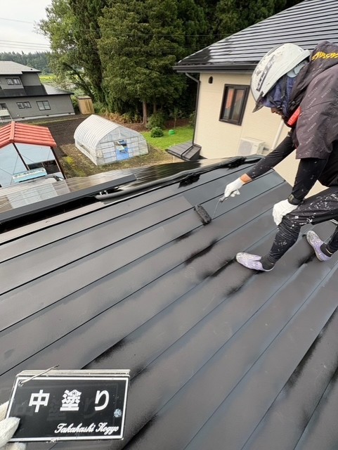 小屋中塗り作業