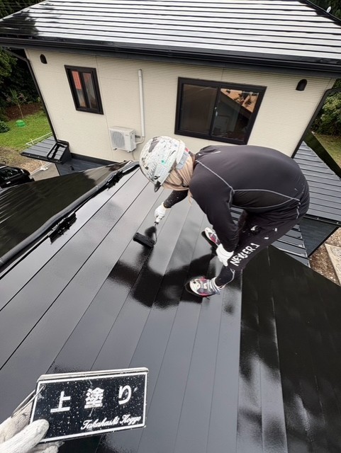 小屋上塗り作業