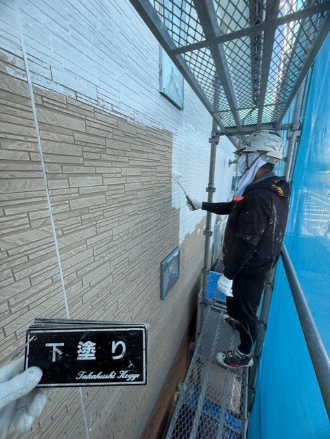 外壁下塗り作業