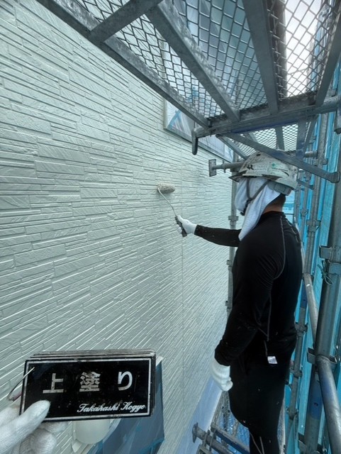 外壁上塗り作業