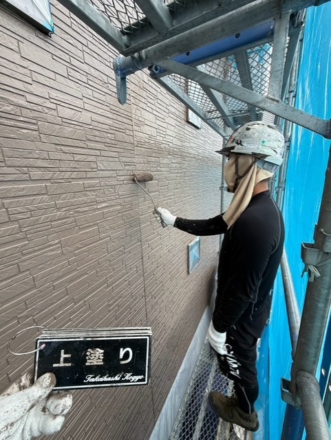 外壁上塗り作業