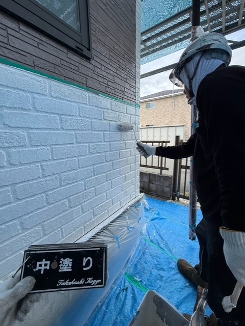 外壁中塗り作業