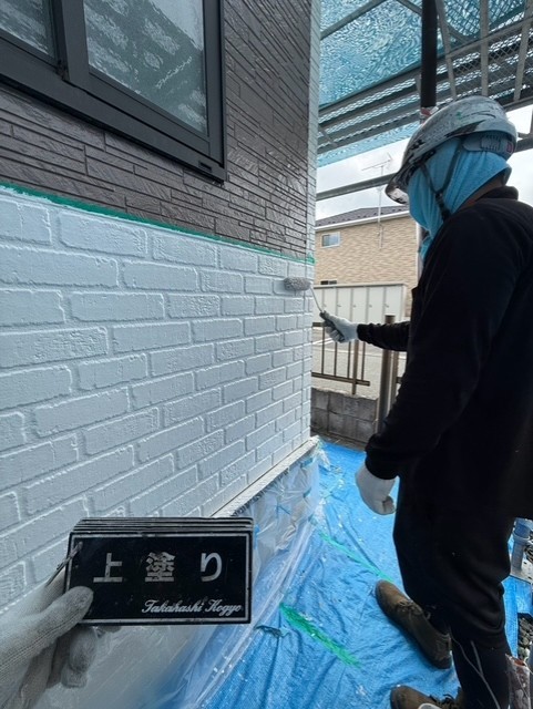 外壁上塗り作業