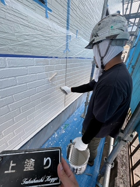 外壁上塗り作業