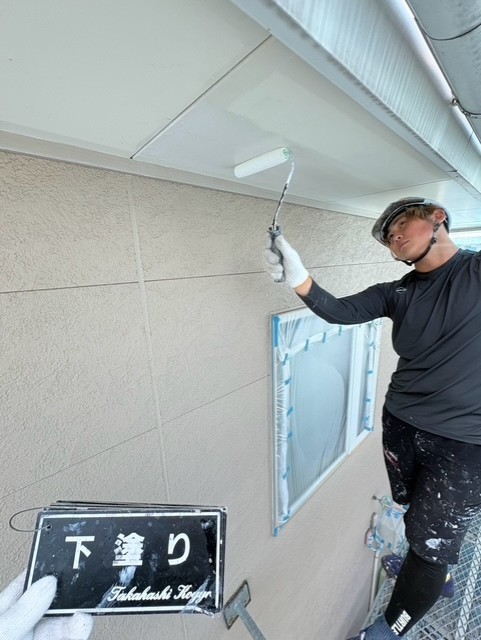 軒天下塗り作業