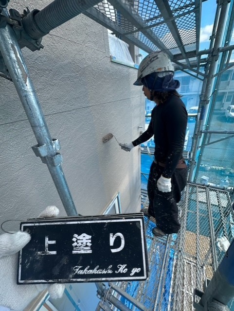 外壁上塗り作業