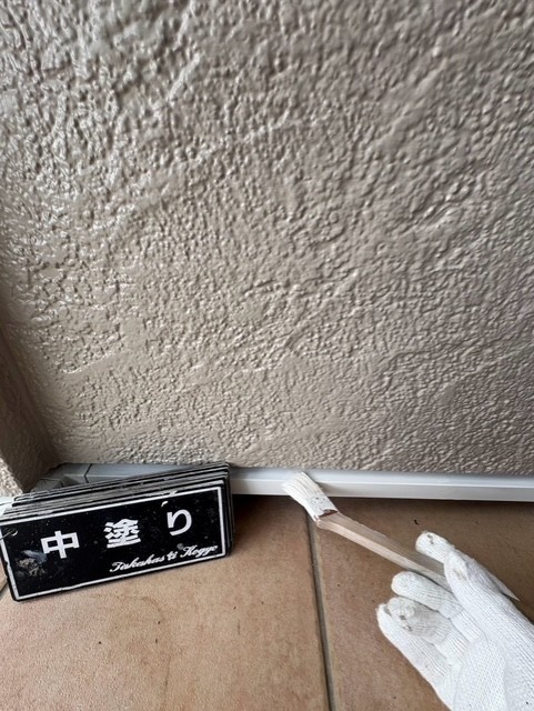 土台水切り中塗り作業