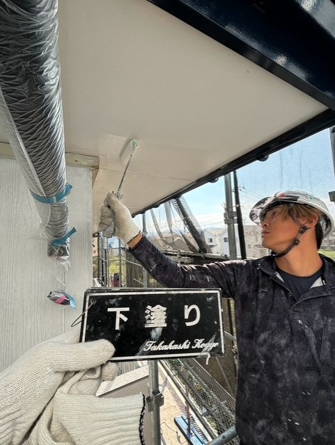 軒天下塗り作業