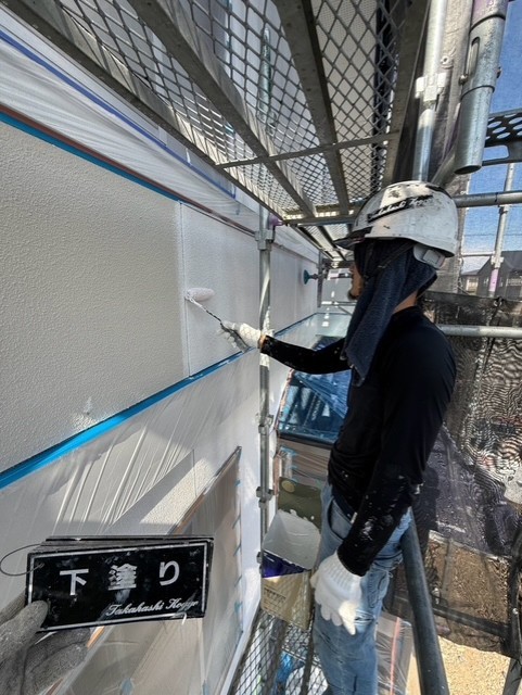 外壁下塗り作業