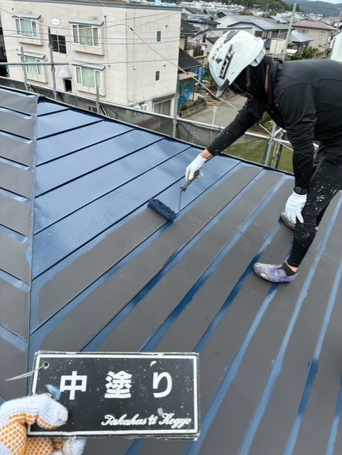 屋根中塗り作業