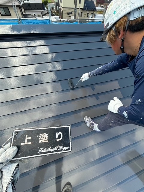 屋根上塗り作業